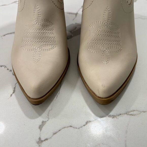 DV by Dolce Vita | Women’s Cream Oatmeal Short Cowboy Boots Ankle Western Size 6 - Picture 7 of 13